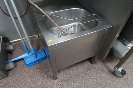 Vaskestation, papirdispenser, sæbedispenser m.m.