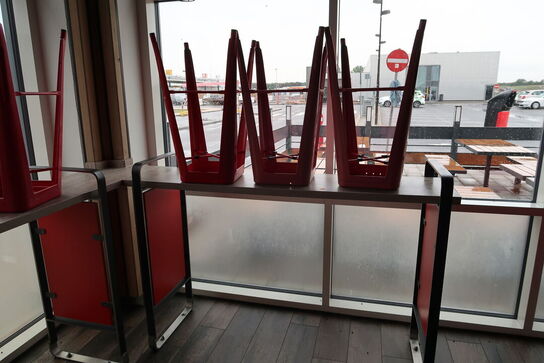 Barbord med 7 stk. barstole