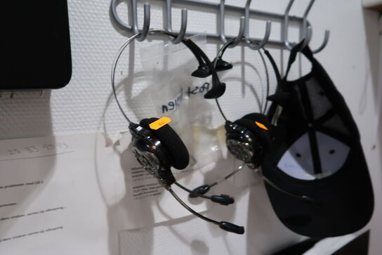 4 stk. headsets med batterier og lader
