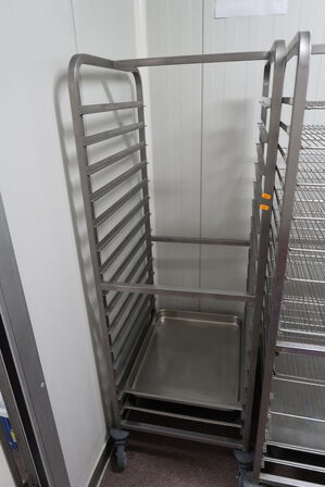 Stikvogn med indhold