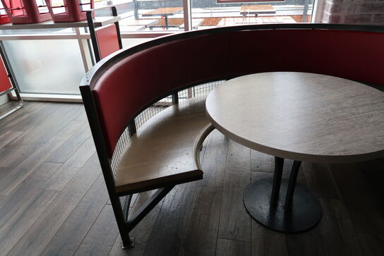 2 stk. borde med 2 stk. bænke