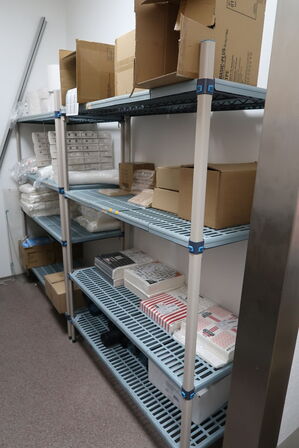 Fødevarereol METRO MAX med indhold