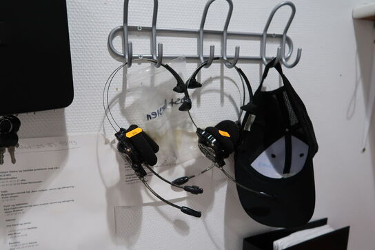 4 stk. headsets med batterier og lader