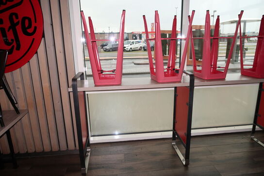 Barbord med 7 stk. barstole