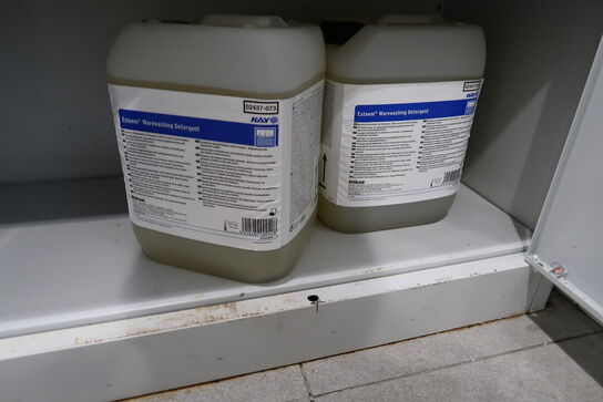 Stålskab med div. Rengøringsmidler