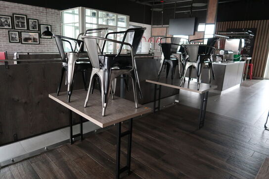 2 stk. borde med 8 stk. stole