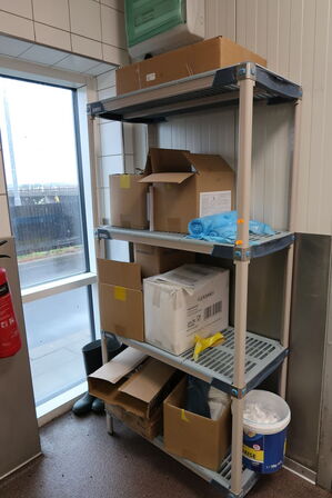 Fødevarereol METRO MAX med indhold