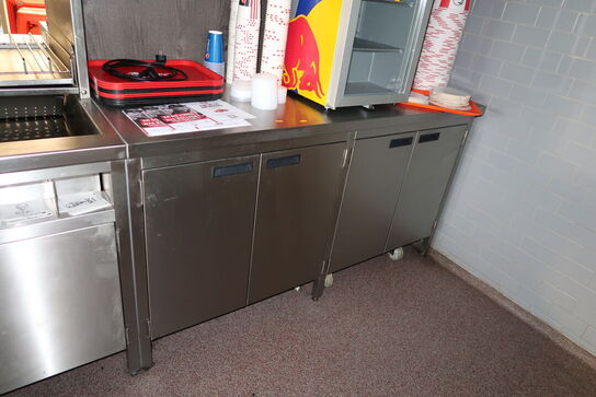 Rustfri stålbord med indhold (køleskab medfølger ikke)