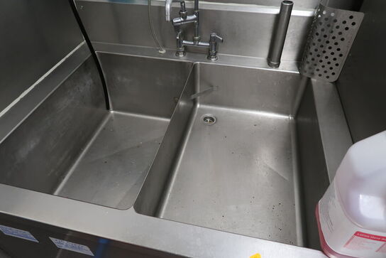 Rustfri stålvaske med armatur