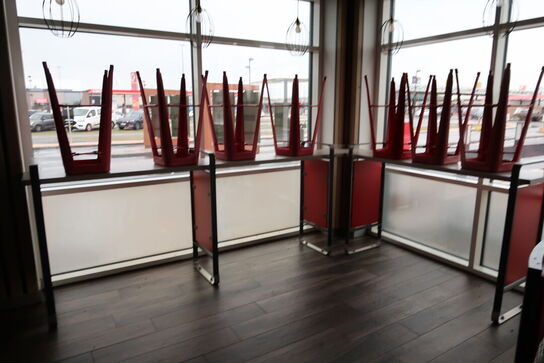 Barbord med 7 stk. barstole