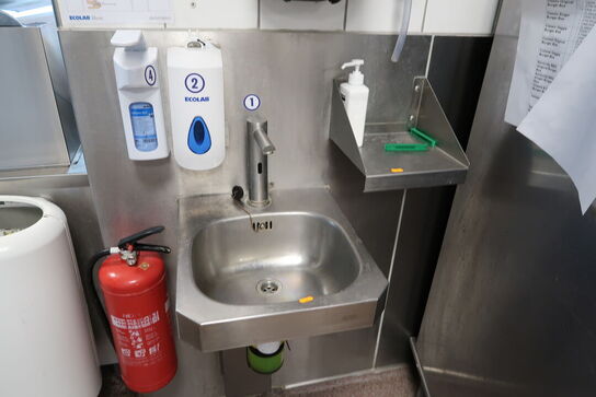 Vaskestation, papirdispenser, sæbedispenser m.m.