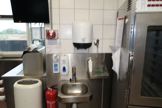 Vaskestation, papirdispenser, sæbedispenser m.m.