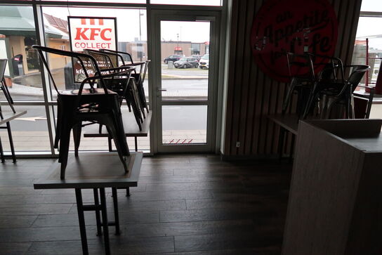 3 stk. borde med 10 stk. stole