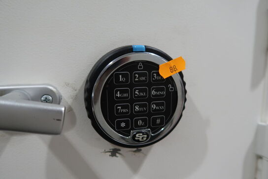 Pengeskab (skåret hul i siden)