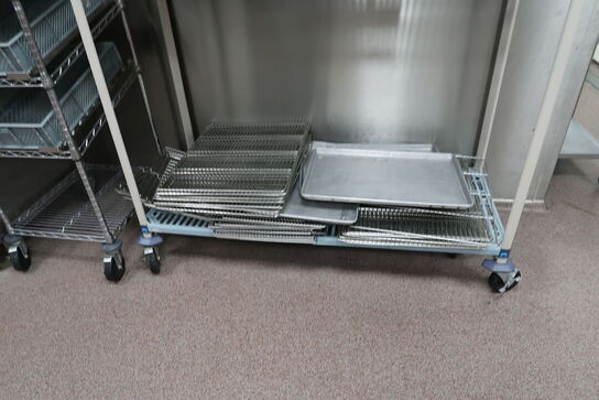 Fødevarereol METRO MAX med indhold