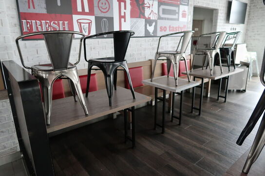 3 stk. borde, 5 stk. stole samt bænk