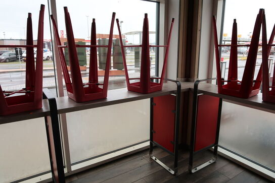 Barbord med 7 stk. barstole