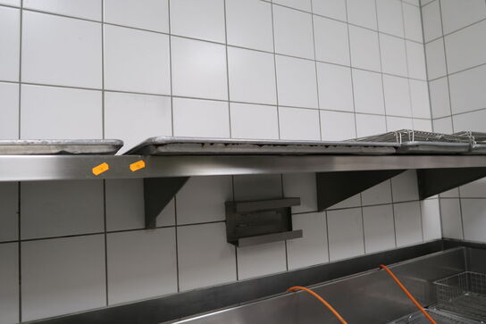 Rustfri stålhylde med indhold