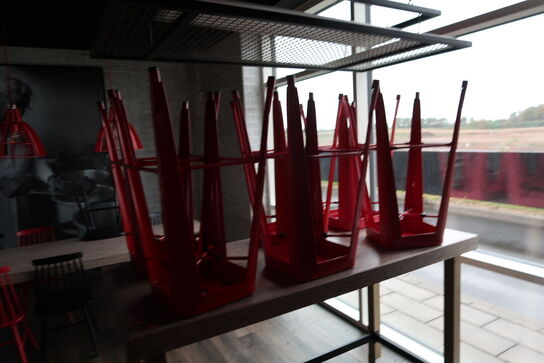 2 stk. barborde med 10 stk. barstole