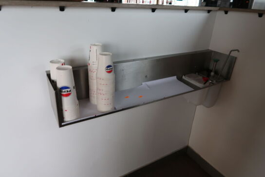 Rustfri stålhylde med indhold