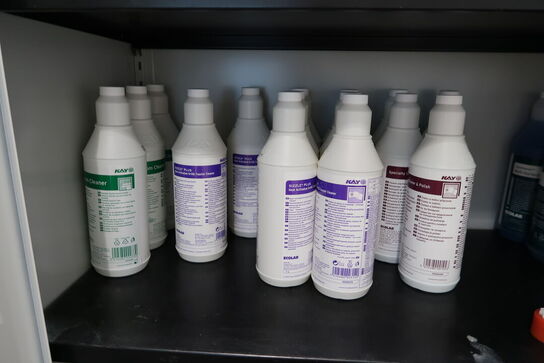 Stålskab med div. Rengøringsmidler