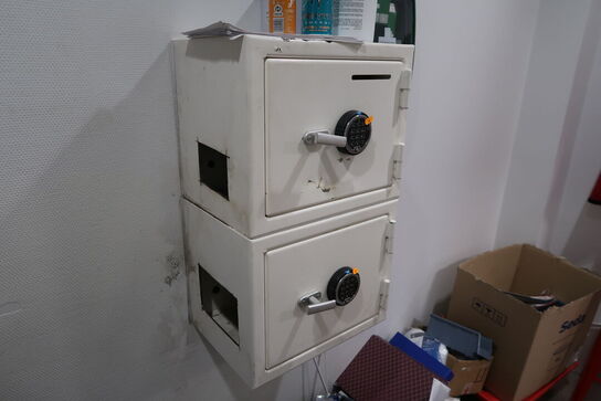 Pengeskab (skåret hul i siden)