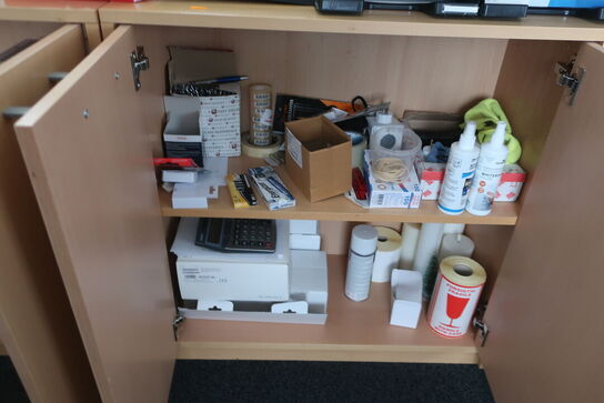 3 stk. skabe samt bord