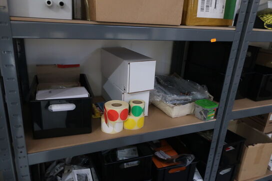 3 stk. lagerreoler med indhold