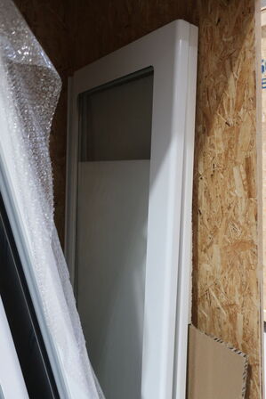 Kasse med div. Låger/døre