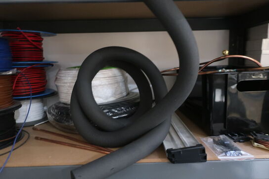 3 stk. lagerreoler med indhold