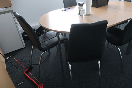 Mødebord med 5 stk. stole