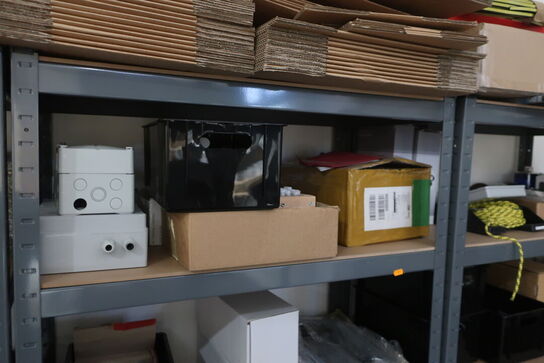 3 stk. lagerreoler med indhold