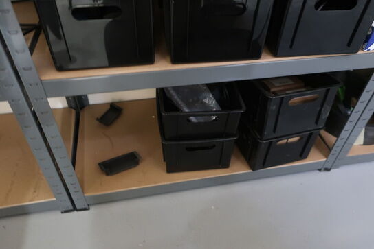 3 stk. lagerreoler med indhold