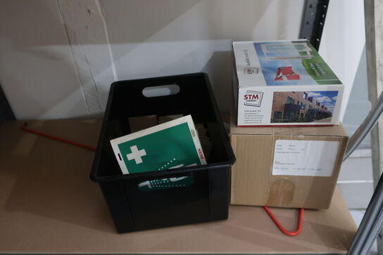 3 stk. lagerreoler med indhold