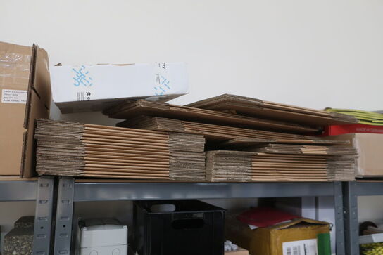 3 stk. lagerreoler med indhold