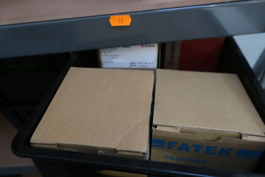 3 stk. lagerreoler med indhold