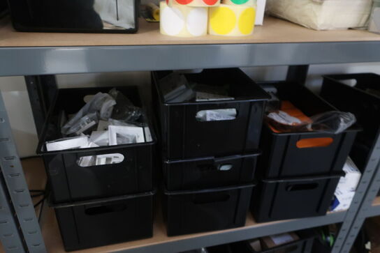 3 stk. lagerreoler med indhold