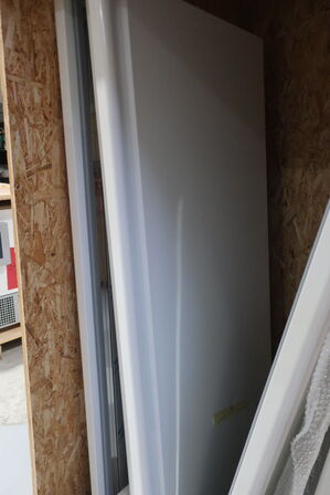 Kasse med div. Låger/døre