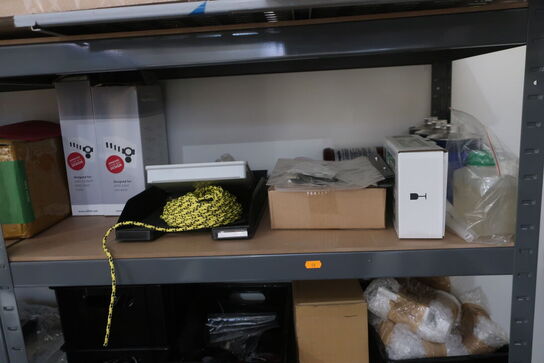 3 stk. lagerreoler med indhold