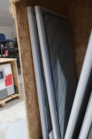 Kasse med div. Låger/døre