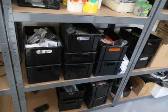 3 stk. lagerreoler med indhold