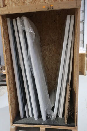 Kasse med div. Låger/døre