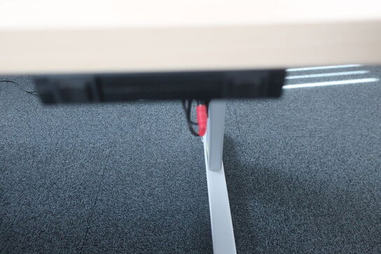 El. hæve/sænke skrivebord med indhold