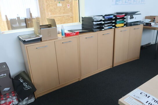 3 stk. skabe samt bord