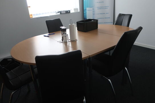 Mødebord med 5 stk. stole