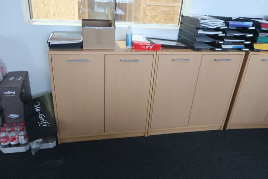 3 stk. skabe samt bord