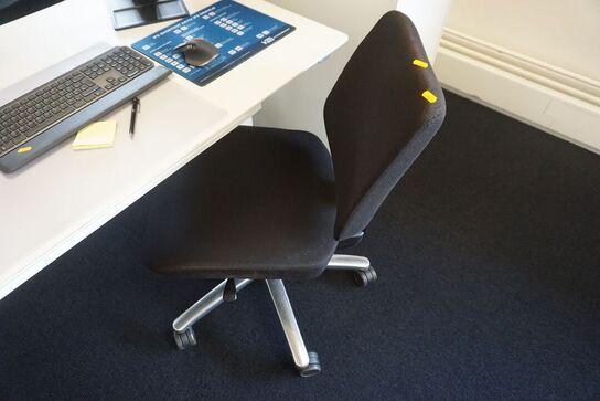 Hæve/sænkebord inkl. stol