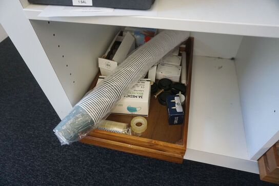 Butiksdisk med indhold