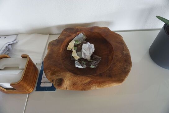 3 stk. reoler med indhold i 1 reol