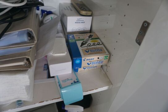 3 stk. reoler med indhold i 1 reol